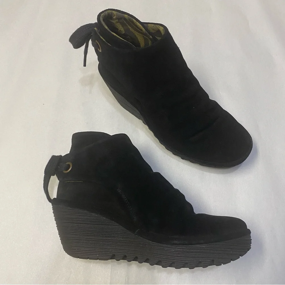 Fly London Women’s Yebi Wedge Ankle Boots Size US 6-6.5 Black Suede Round Toe